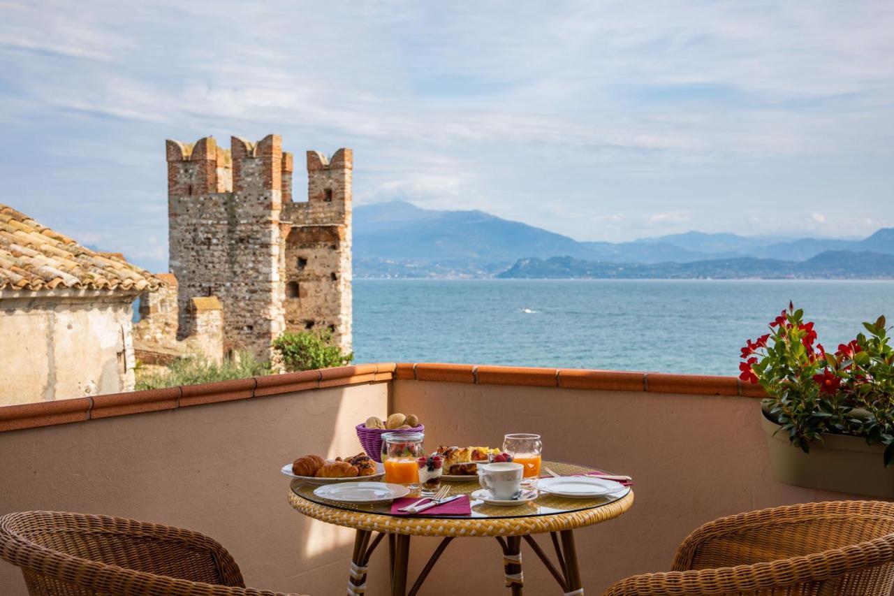 Hotel Degli Oleandri Sirmione Exterior photo